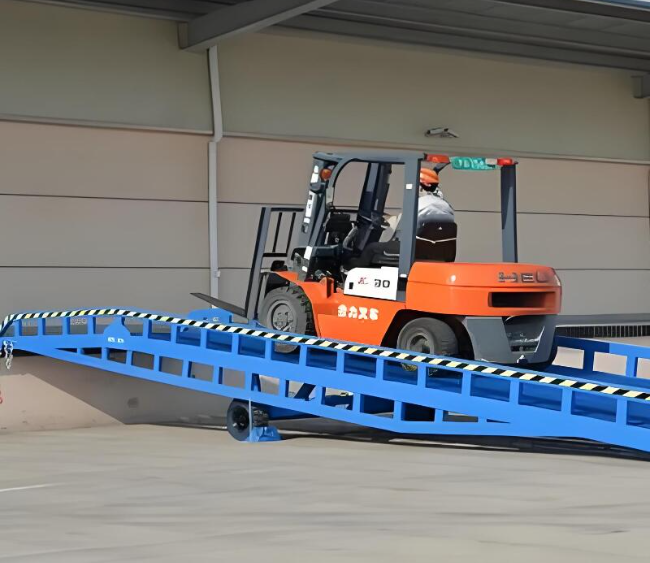 港闸移动式卸货平台（叉车用）